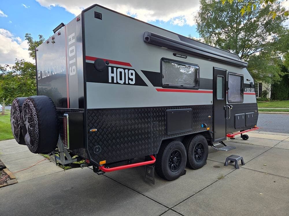 2022  Black Series HQ19 T - Used Travel Trailer For Sale by Pop RVs in Easton, Maryland features Awning, Air Conditioning