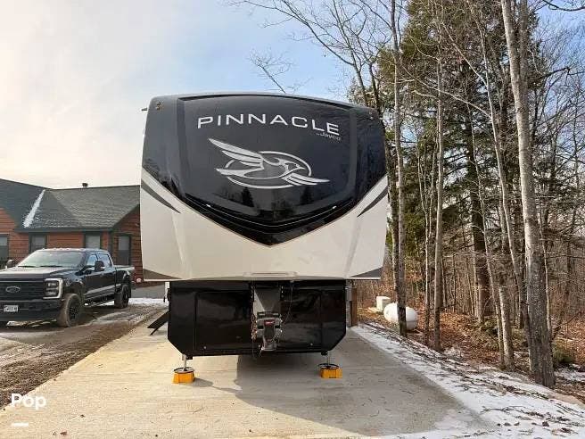 2025 Jayco Pinnacle 36FBTS - Used Fifth Wheel For Sale by Pop RVs in Roxbury, Maine features Awning, Slideout, Leveling Jacks, Air Conditioning