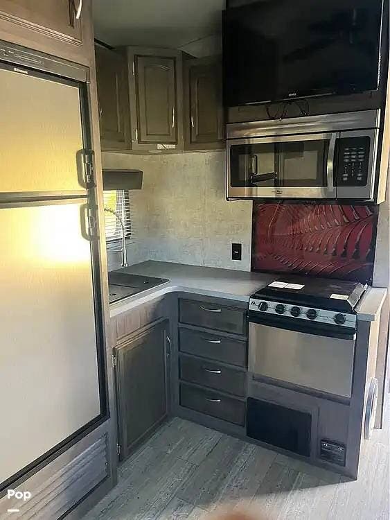 2017 Winnebago Spyder 28SC - Used Toy Hauler For Sale by Pop RVs in Ogden, Utah features Slideout, Air Conditioning, Leveling Jacks, Awning