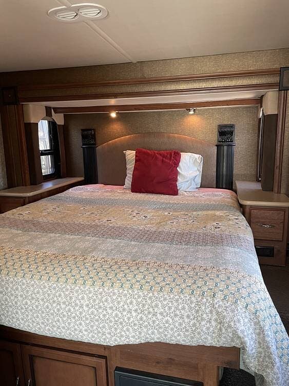 Used 2014 Fleetwood Storm 28F available in Sun City West, Arizona