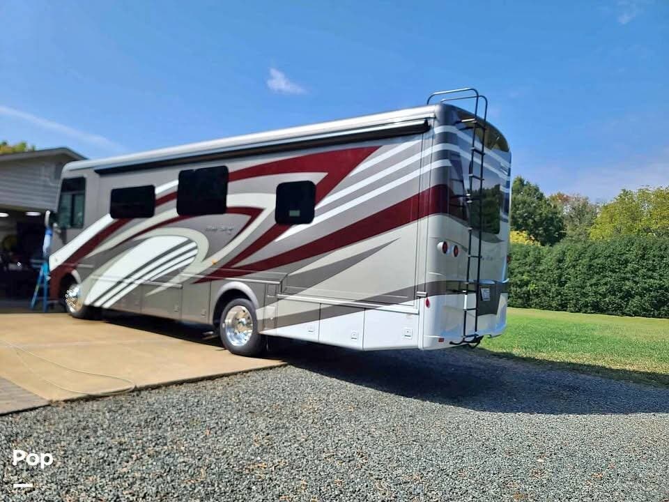2022 Newmar Bay Star 3124 - Used Class A For Sale by Pop RVs in Midland, North Carolina features Leveling Jacks, Awning, Generator, Slideout, Air Conditioning