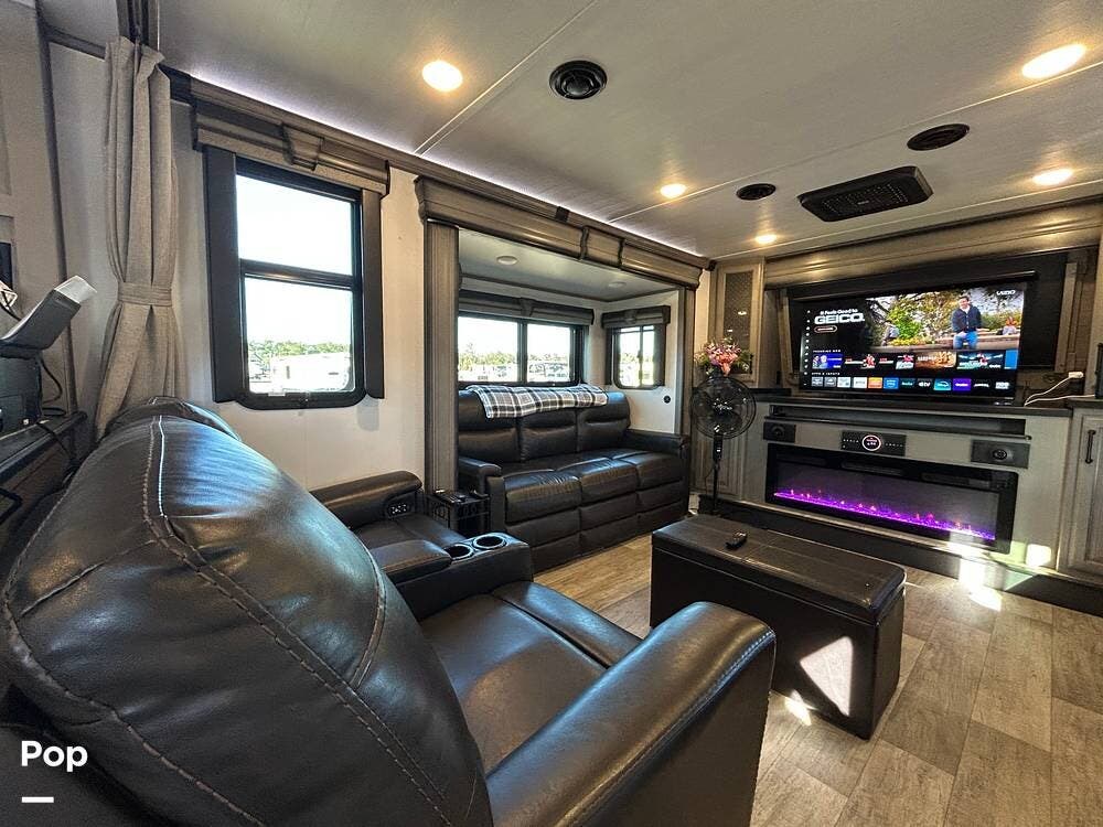 2023 Keystone Montana 3761 Fl - Used Fifth Wheel For Sale by Pop RVs in Chiefland, Florida features Air Conditioning, Generator, Slideout