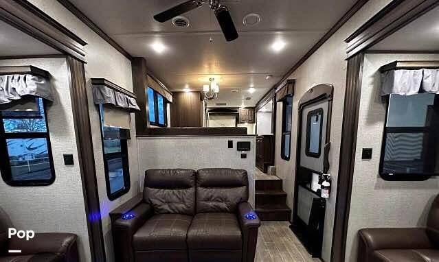 2019 Keystone Alpine 3800FK - Used Fifth Wheel For Sale by Pop RVs in Ropesville, Texas features Slideout, Leveling Jacks, Awning, Air Conditioning