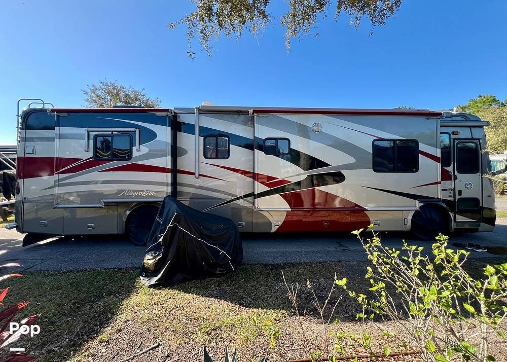 2005 Tiffin Allegro Bus 40QDP - Used Diesel Pusher For Sale by Pop RVs in Daytona Beach, Florida features Generator, Air Conditioning, Awning, Slideout
