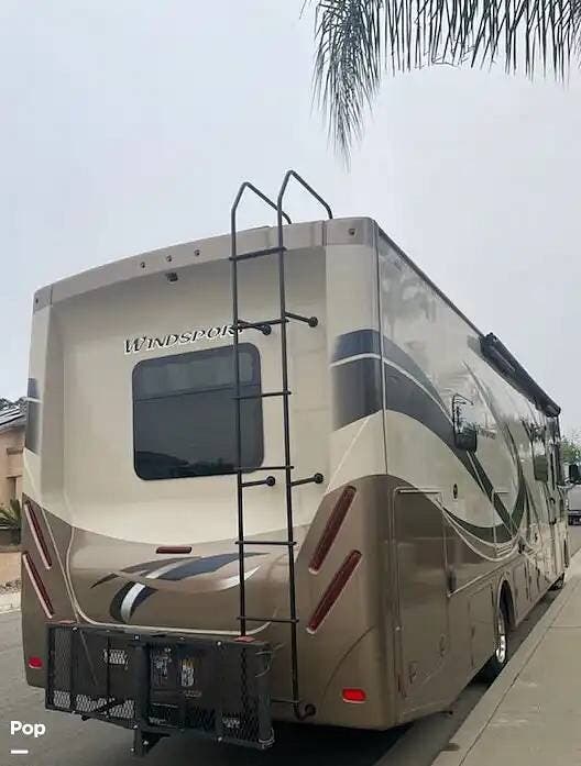 2017 Thor Motor Coach Windsport 34P - Used Class A For Sale by Pop RVs in Lakeside, California features Slideout, Generator, Awning, Air Conditioning