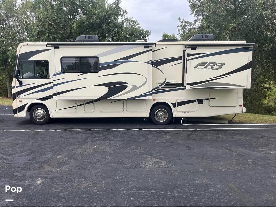 2019 Forest River FR3 29DS - Used Class A For Sale by Pop RVs in Mountain Pine, Arkansas features Leveling Jacks, Generator, Air Conditioning, Slideout