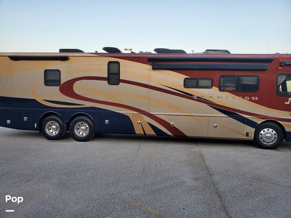 Used 2007 American Coach American Tradition 42R available in Broadview Heights, Ohio