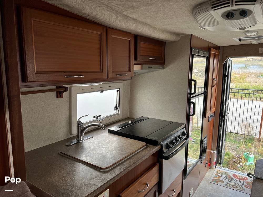 Used 2019 Northern Lite Lite Northern  9-6Q SE Wetbath available in Hutto, Texas