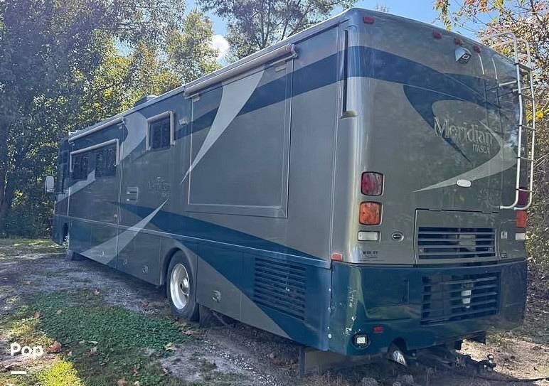 2005 Itasca Meridian 39K - Used Diesel Pusher For Sale by Pop RVs in Lake Charles, Louisiana features Awning, Leveling Jacks, Slideout, Generator, Air Conditioning