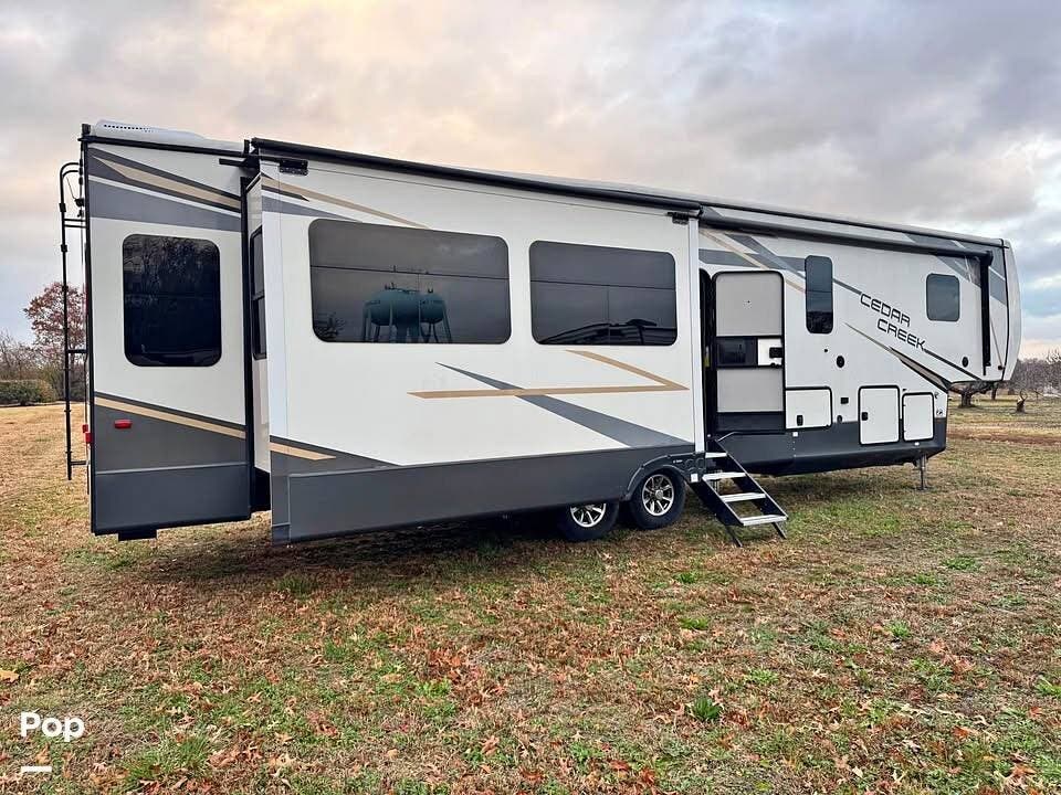 2021 Forest River Cedar Creek 377BH - Used Fifth Wheel For Sale by Pop RVs in Glassboro, New Jersey features Slideout, Awning, Air Conditioning, Leveling Jacks