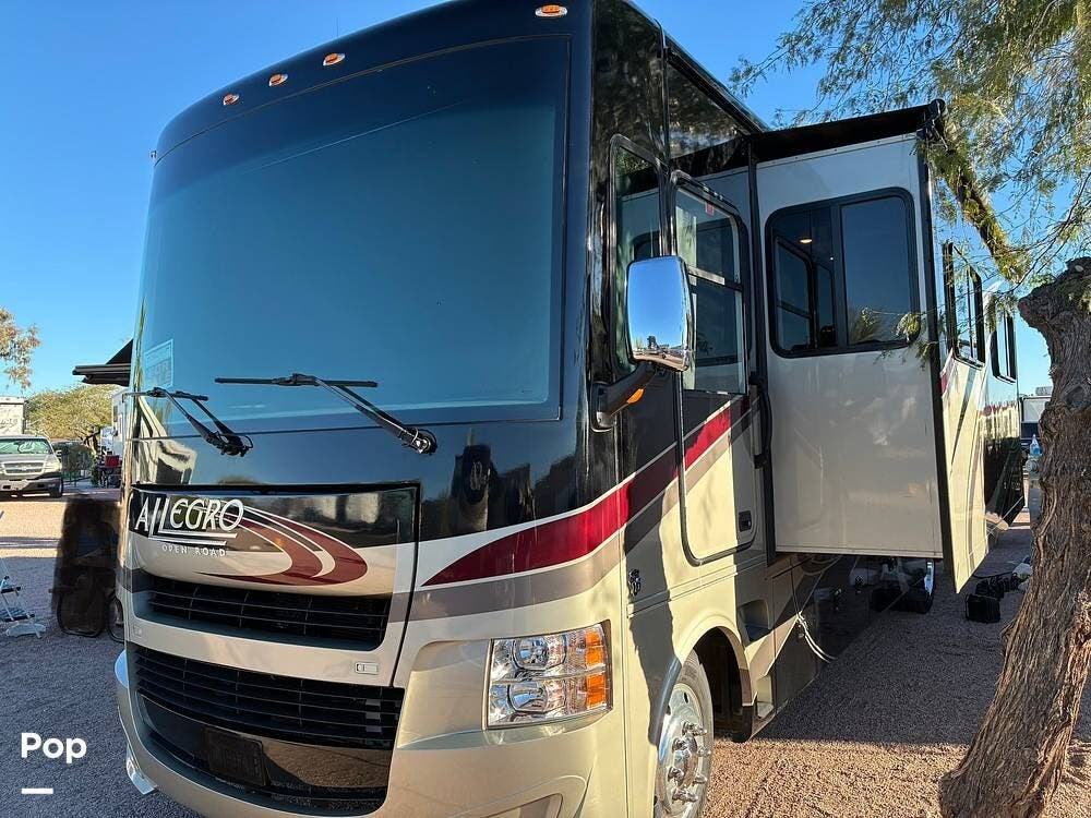 2015 Tiffin Open Road 31SA - Used Class A For Sale by Pop RVs in San Tan Valley, Arizona features Leveling Jacks, Awning, Air Conditioning, Slideout, Generator