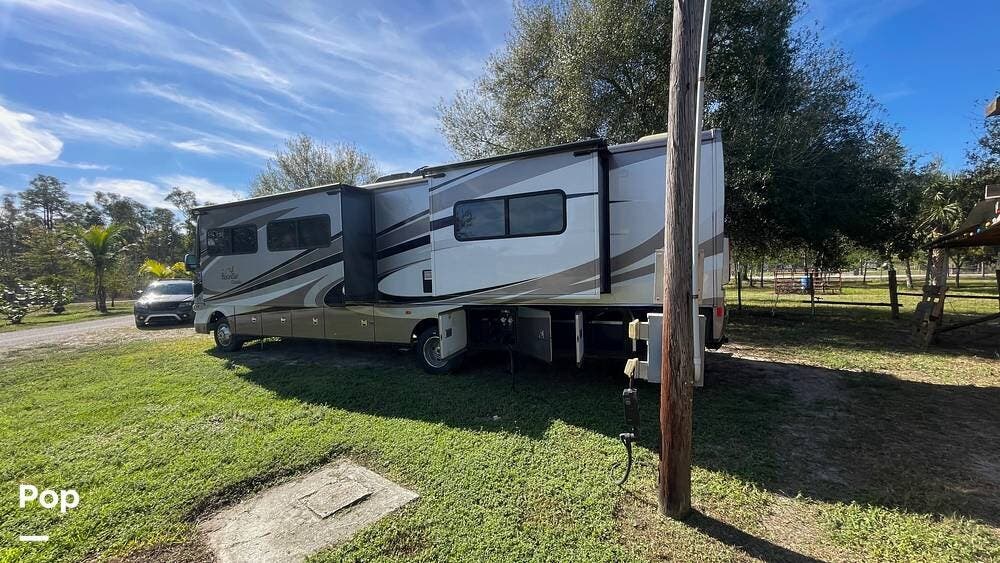 2013 Bounder Classic 36H by Fleetwood from Pop RVs in North Fort Myers, Florida