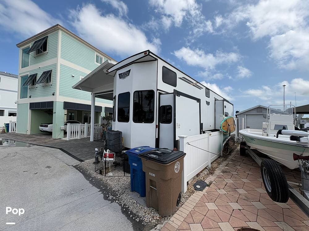2022 Wildwood 42DL by Forest River from Pop RVs in Key Largo, Florida