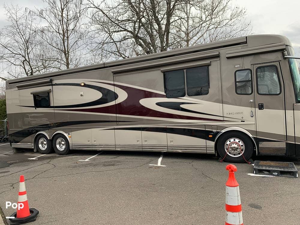 2009 King Aire 4560 by Newmar from Pop RVs in Portland, Connecticut