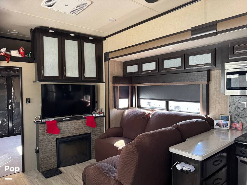 2017 Momentum 395M by Grand Design from Pop RVs in Auburn, Alabama