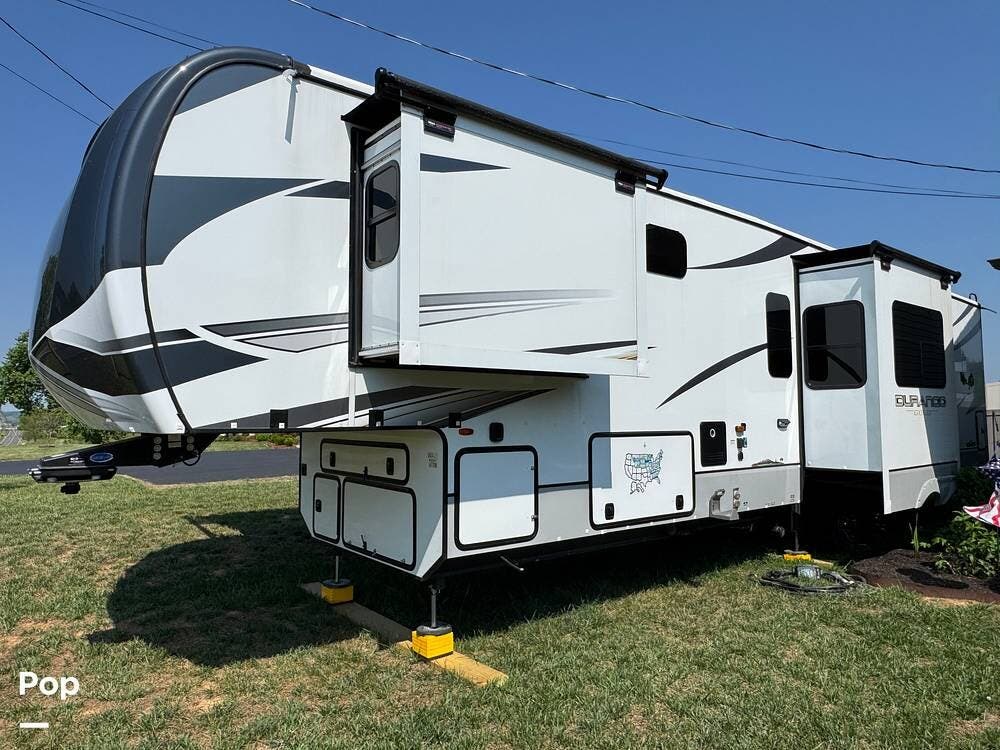 2025 K-Z Durango Gold G391RKF - Used Fifth Wheel For Sale by Pop RVs in Telford, Tennessee features Leveling Jacks, Air Conditioning, Slideout, Awning
