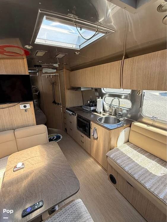 Used 2020 Airstream Flying Cloud 30FB Bunk available in Ellensburg, Washington