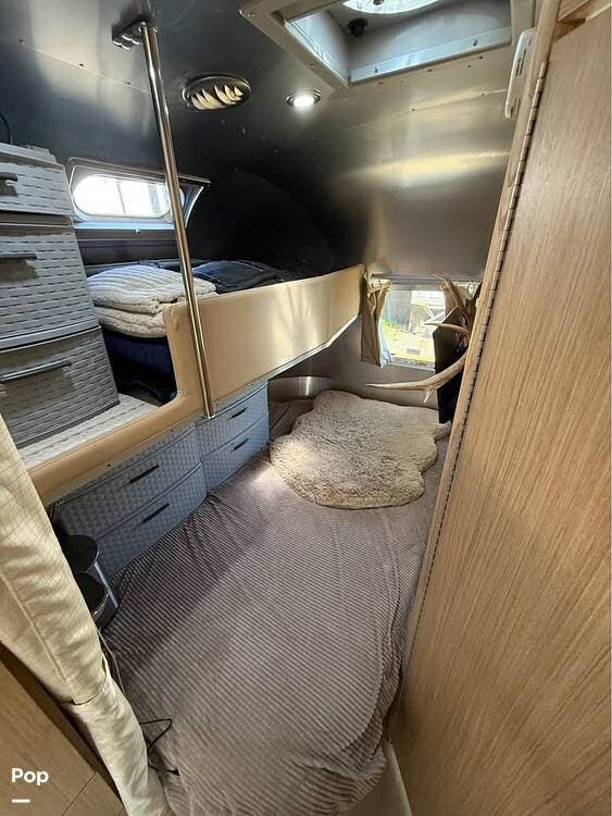 2020 Airstream Flying Cloud 30FB Bunk - Used Travel Trailer For Sale by Pop RVs in Ellensburg, Washington features Air Conditioning, Awning