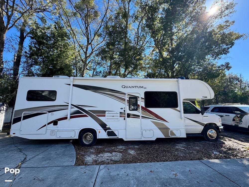 2020 Thor Motor Coach Quantum SE31 - Used Class C For Sale by Pop RVs in Brooksville, Florida features Awning, Slideout, Generator, Air Conditioning