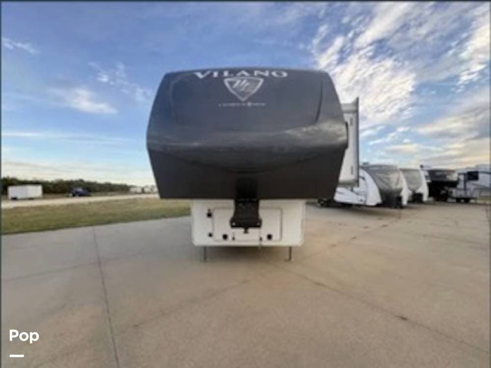 2023 Vanleigh Vilano 394RK - Used Fifth Wheel For Sale by Pop RVs in Council Bluffs, Iowa features Slideout, Generator, Air Conditioning