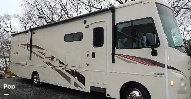 2019 Winnebago Vista 32YE - Used Class A For Sale by Pop RVs in Palm Coast, Florida features Slideout