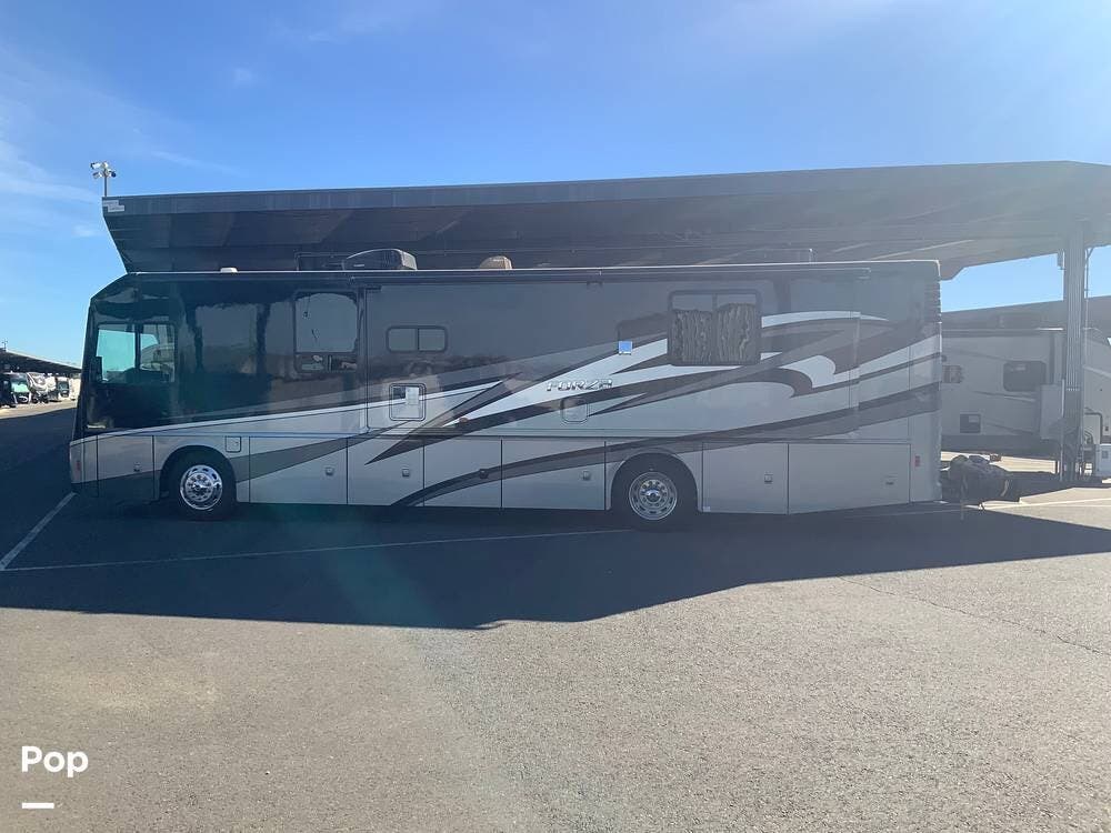 2016 Winnebago Forza 36G - Used Diesel Pusher For Sale by Pop RVs in Queen Creek, Arizona features Air Conditioning, Generator, Leveling Jacks, Awning, Slideout