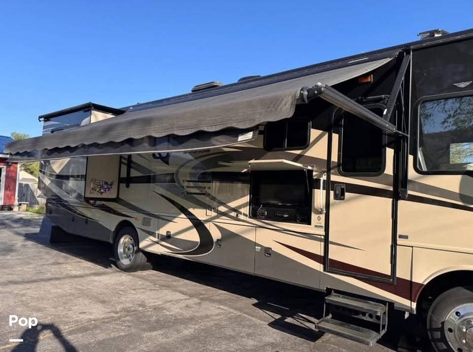 2014 Fleetwood Bounder 35K - Used Class A For Sale by Pop RVs in Glenwood, Maryland features Awning, Generator, Air Conditioning, Slideout, Leveling Jacks
