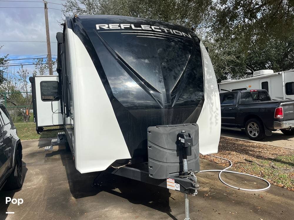 2021 Grand Design Reflection 315RLTS - Used Travel Trailer For Sale by Pop RVs in Houston, Texas features Slideout, Awning, Leveling Jacks, Air Conditioning
