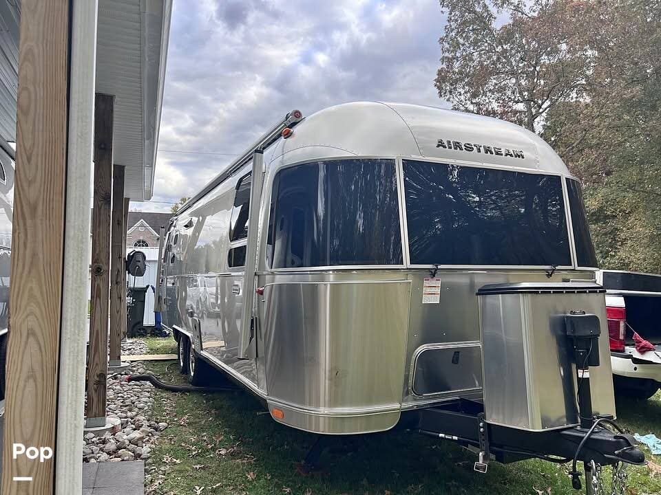 Used 2021 Airstream International 27FBQ available in Monroe Township, New Jersey