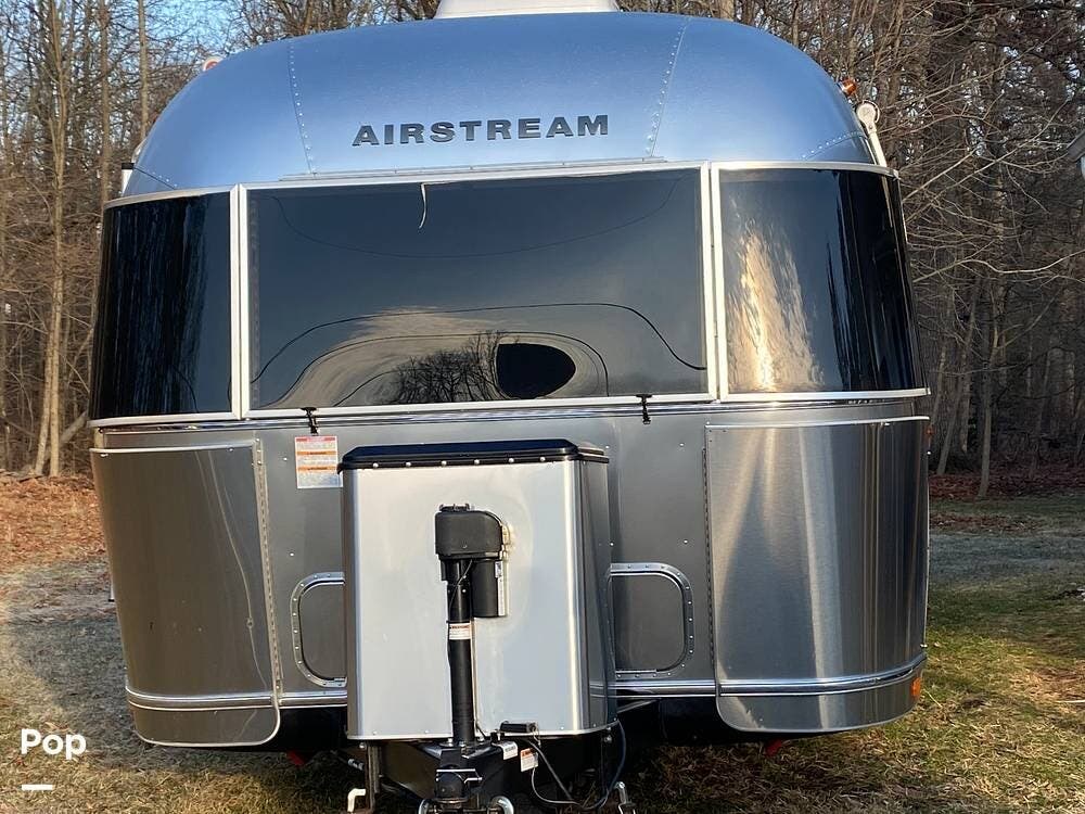 2021 Airstream International 27FBQ - Used Travel Trailer For Sale by Pop RVs in Monroe Township, New Jersey features Leveling Jacks, Awning, Air Conditioning