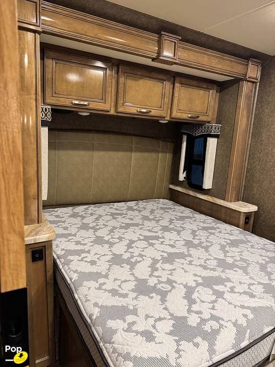 2020 Omni XG32X by Thor Motor Coach from Pop RVs in Purcell, Missouri