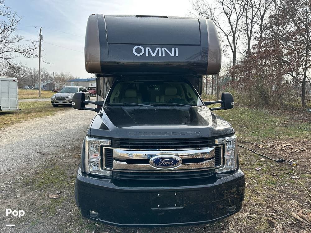 2020 Thor Motor Coach Omni XG32 - Used Super C For Sale by Pop RVs in Purcell, Missouri features Awning, Slideout, Generator, Air Conditioning