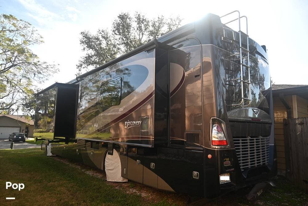 2018 Discovery LXE 39F by Fleetwood from Pop RVs in Palmetto, Florida