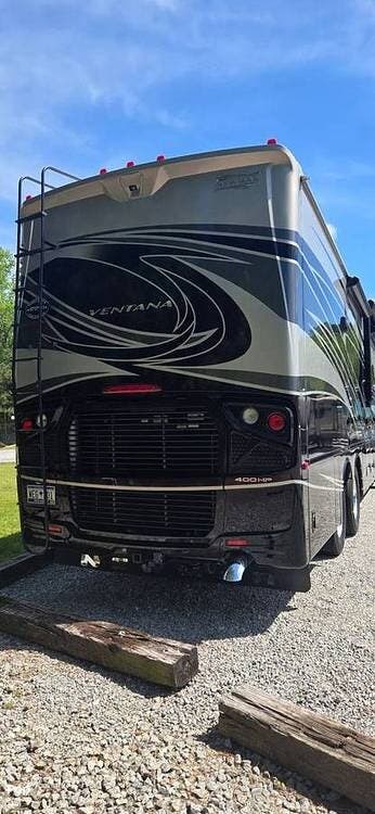 2015 Ventana 4369 by Newmar from Pop RVs in Conway, South Carolina