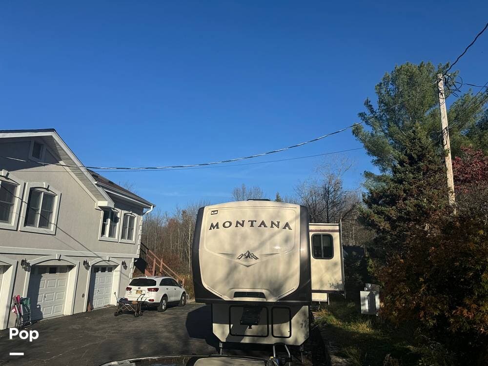 Used 2017 Keystone Montana 3950BR available in Carmel, New York