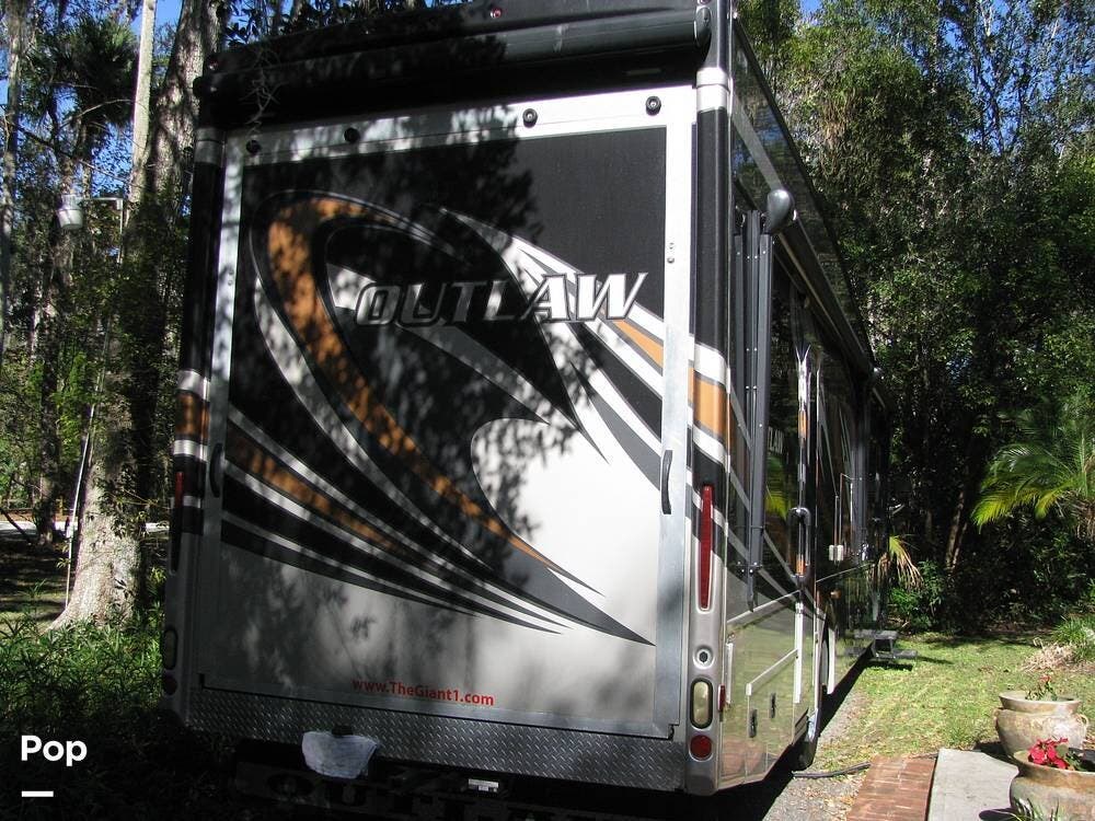 2017 Outlaw 37BG by Thor Motor Coach from Pop RVs in New Smyrna Beach, Florida