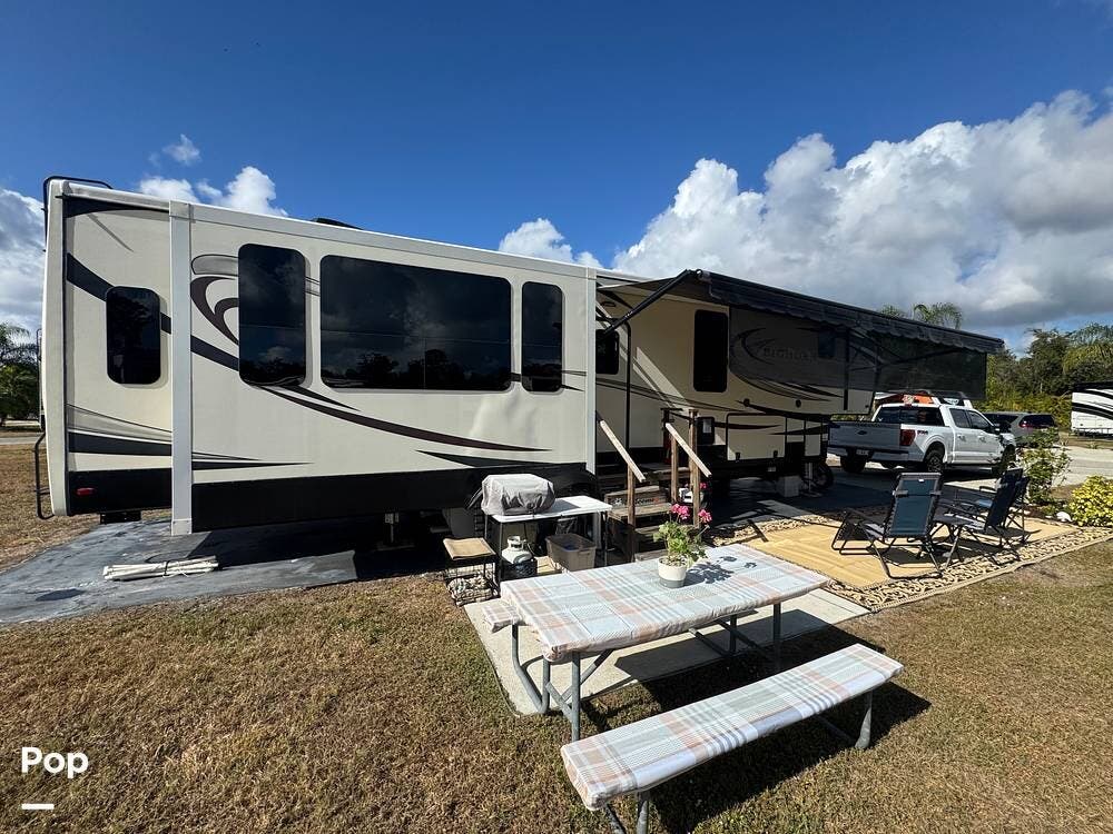 2018 Heartland Bighorn 3870FB - Used Fifth Wheel For Sale by Pop RVs in Arcadia, Florida features Leveling Jacks, Air Conditioning, Slideout, Awning