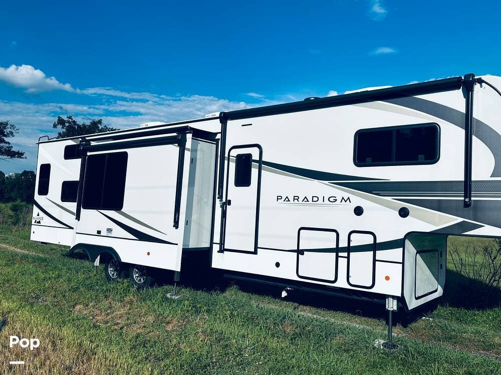 2023 Alliance RV Paradigm 395DS - Used Fifth Wheel For Sale by Pop RVs in Cleveland, Tennessee features Awning, Slideout, Leveling Jacks, Air Conditioning