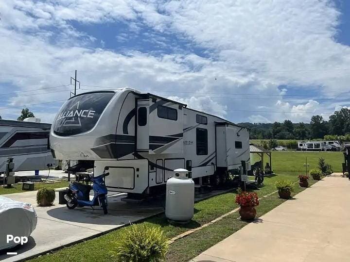 2023 Alliance RV Paradigm MP390 - Used Fifth Wheel For Sale by Pop RVs in San Antonio, Texas features Slideout