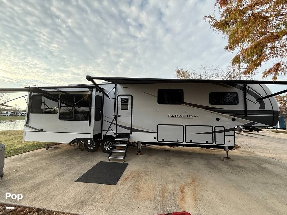 2023 Alliance RV Paradigm 390MP - Used Fifth Wheel For Sale by Pop RVs in San Antonio, Texas features Air Conditioning, Awning, Slideout, Leveling Jacks