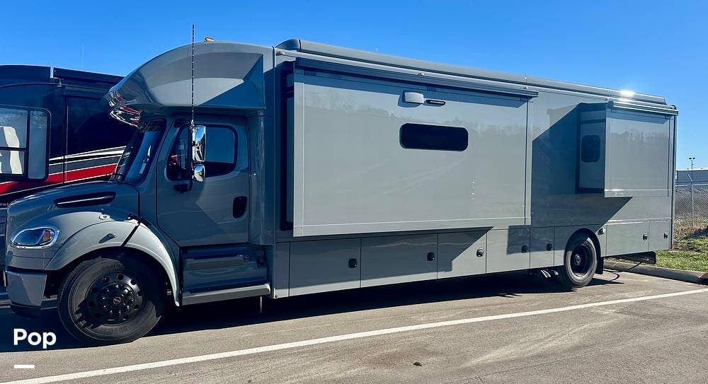 2026 Renegade Verona LE 40LRB - Used Super C For Sale by Pop RVs in Brentwood, Tennessee features Slideout