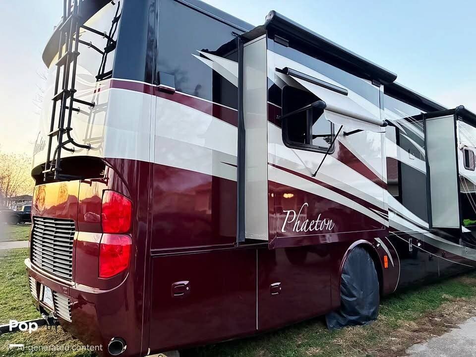 2013 Tiffin Phaeton 40QTH - Used Diesel Pusher For Sale by Pop RVs in Lebanon, Missouri features Air Conditioning, Slideout, Generator