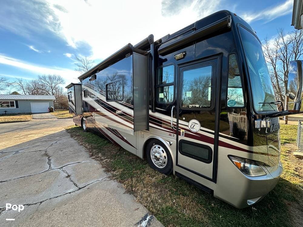 2013 Tiffin Phaeton 40QTH - Used Diesel Pusher For Sale by Pop RVs in Lebanon, Missouri features Slideout, Generator, Leveling Jacks, Air Conditioning, Awning