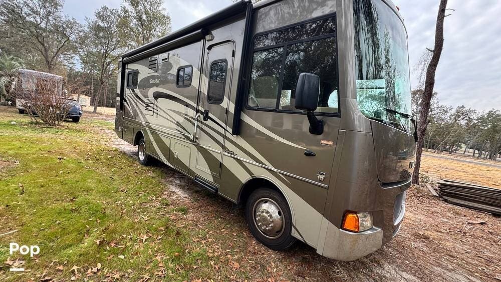 2013 Itasca Sunstar 27N - Used Class A For Sale by Pop RVs in Lecanto, Florida features Awning, Air Conditioning, Slideout, Generator, Leveling Jacks