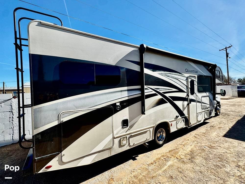 2019 Thor Motor Coach Quantum WS31 - Used Class C For Sale by Pop RVs in El Paso, Texas features Generator, Air Conditioning, Leveling Jacks, Slideout, Awning