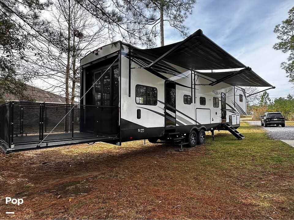 2021 Forest River Vengeance Rogue Armored 371A13 - Used Toy Hauler For Sale by Pop RVs in Pass Christian, Mississippi