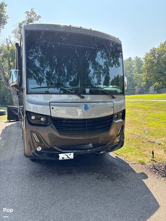 2023 Holiday Rambler Invicta 32RW - Used Class A For Sale by Pop RVs in Barton, New York features Air Conditioning, Generator, Awning, Slideout, Leveling Jacks
