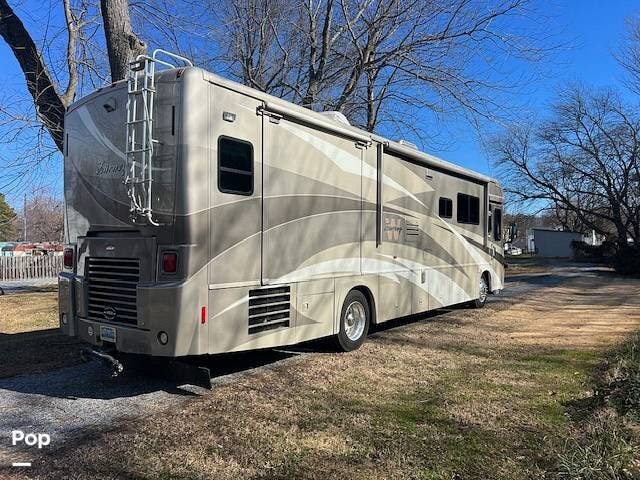2008 Winnebago Journey 37H - Used Diesel Pusher For Sale by Pop RVs in Chester, Maryland features Slideout, Air Conditioning, Generator, Leveling Jacks