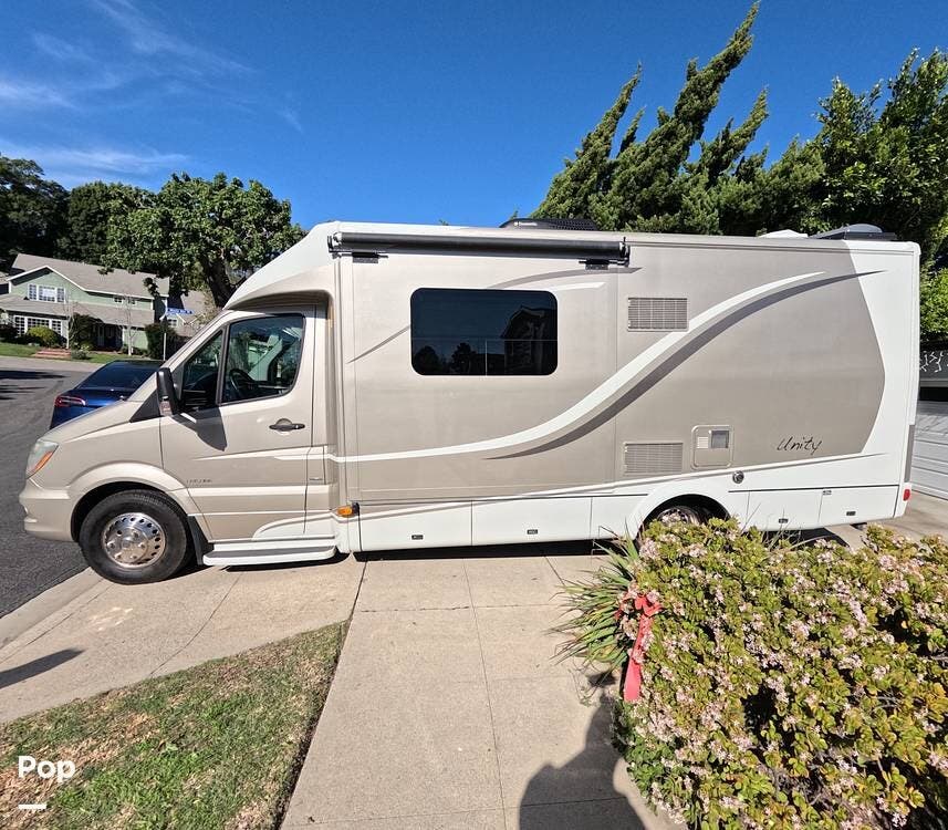 Used 2014 Leisure Travel Unity U24CB available in Los Angeles, California