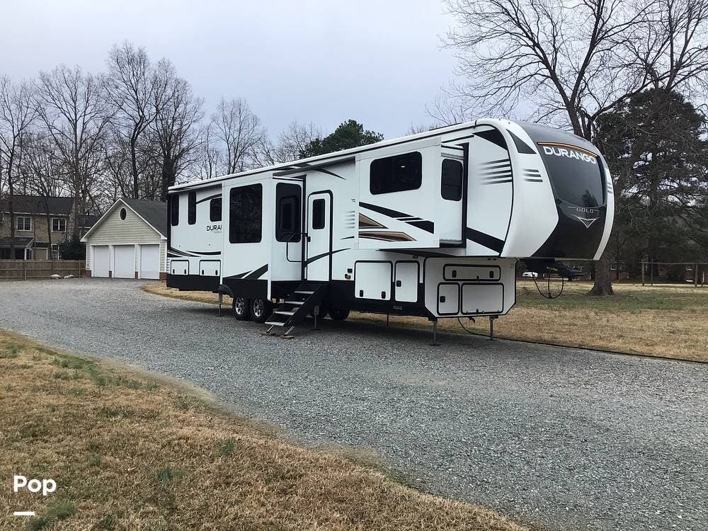 2022 K-Z Durango Gold 387FLF - Used Fifth Wheel For Sale by Pop RVs in Glen Allen, Virginia features Generator, Slideout, Awning, Air Conditioning, Leveling Jacks